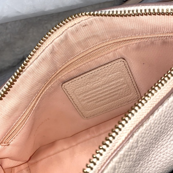 Coach Cross Body - Picture 4 of 9